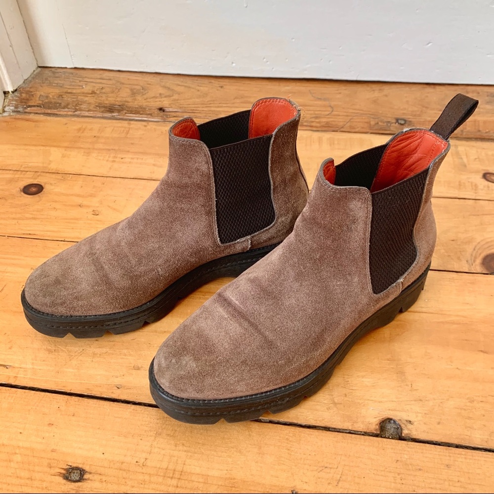 Santoni Cautchouc tan suede Chelsea ankle boots